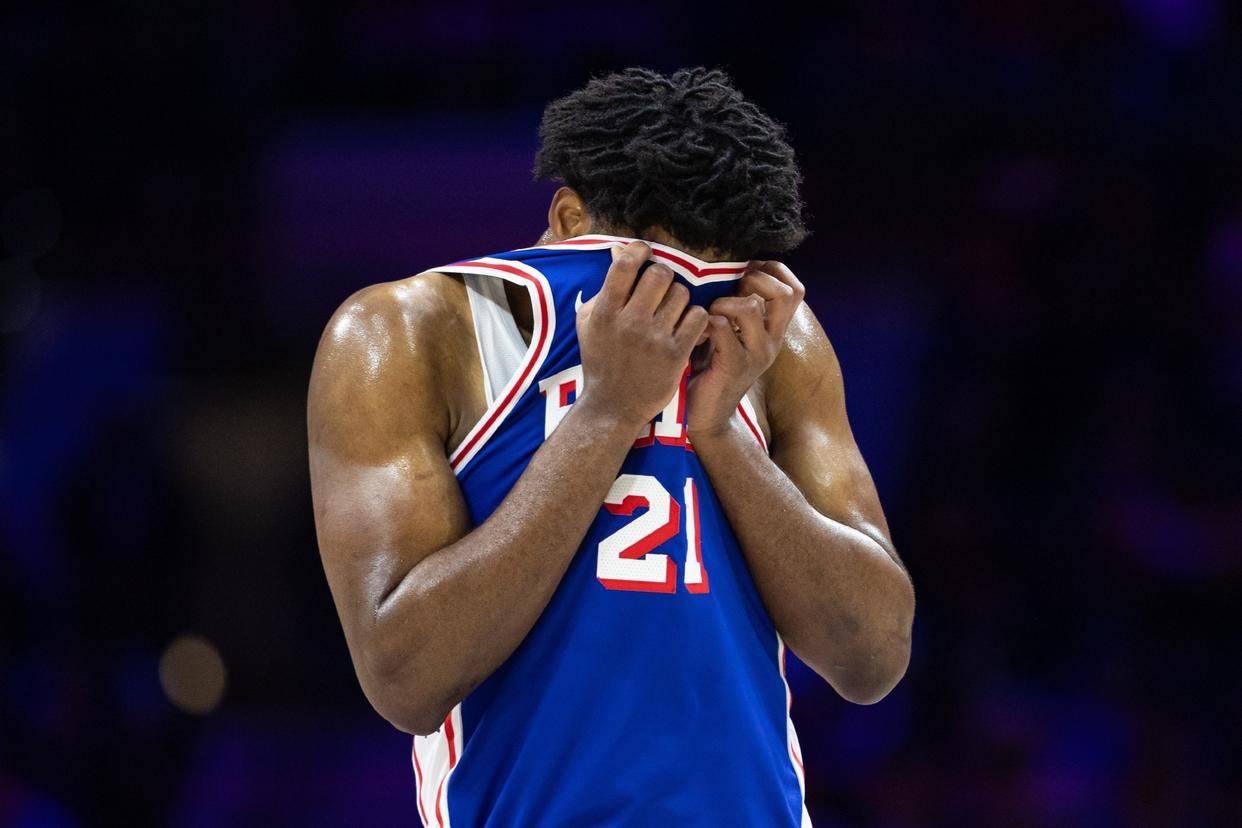 国王力克独行侠，恩比德扛起全队