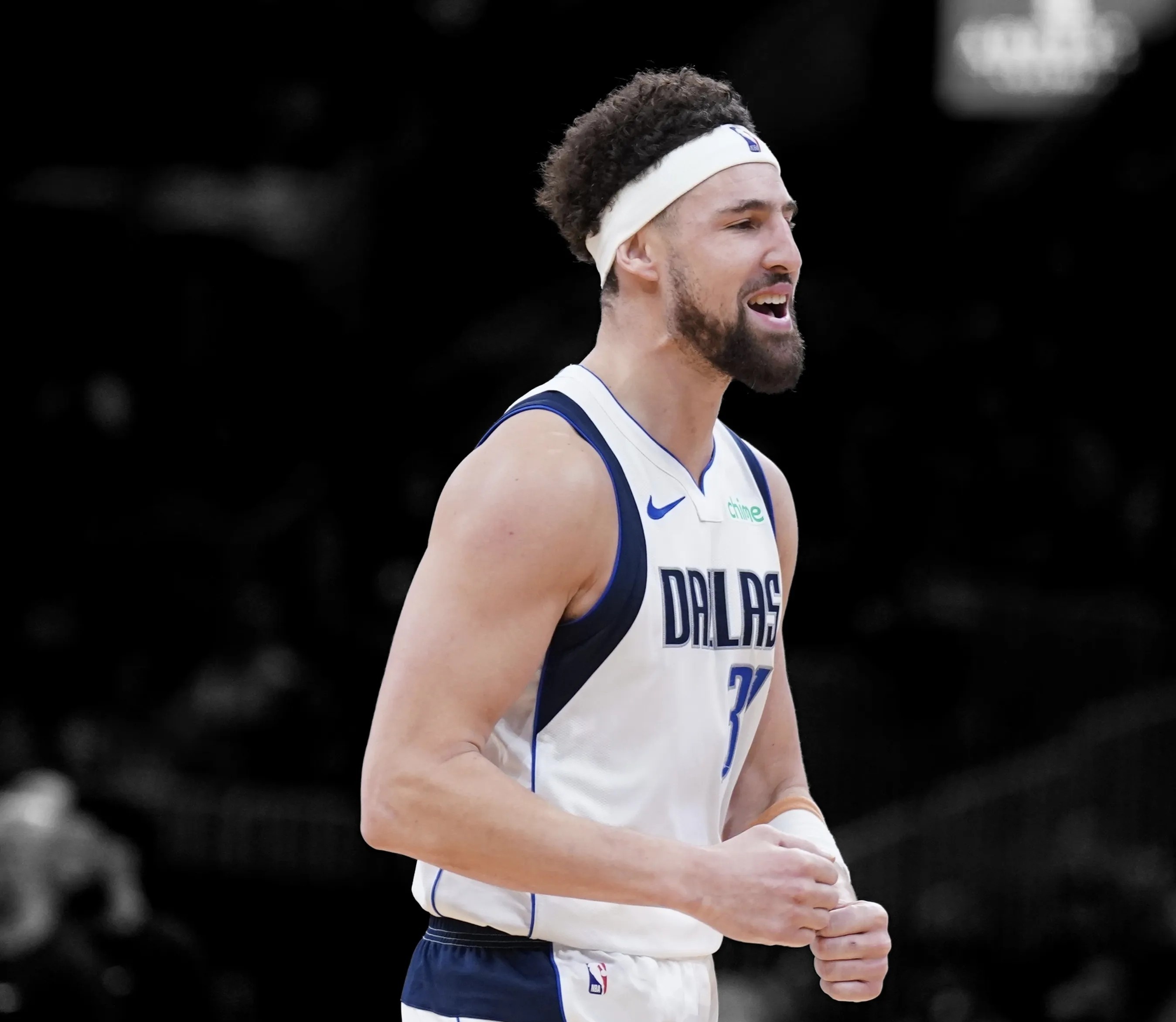 国王力克独行侠，恩比德扛起全队