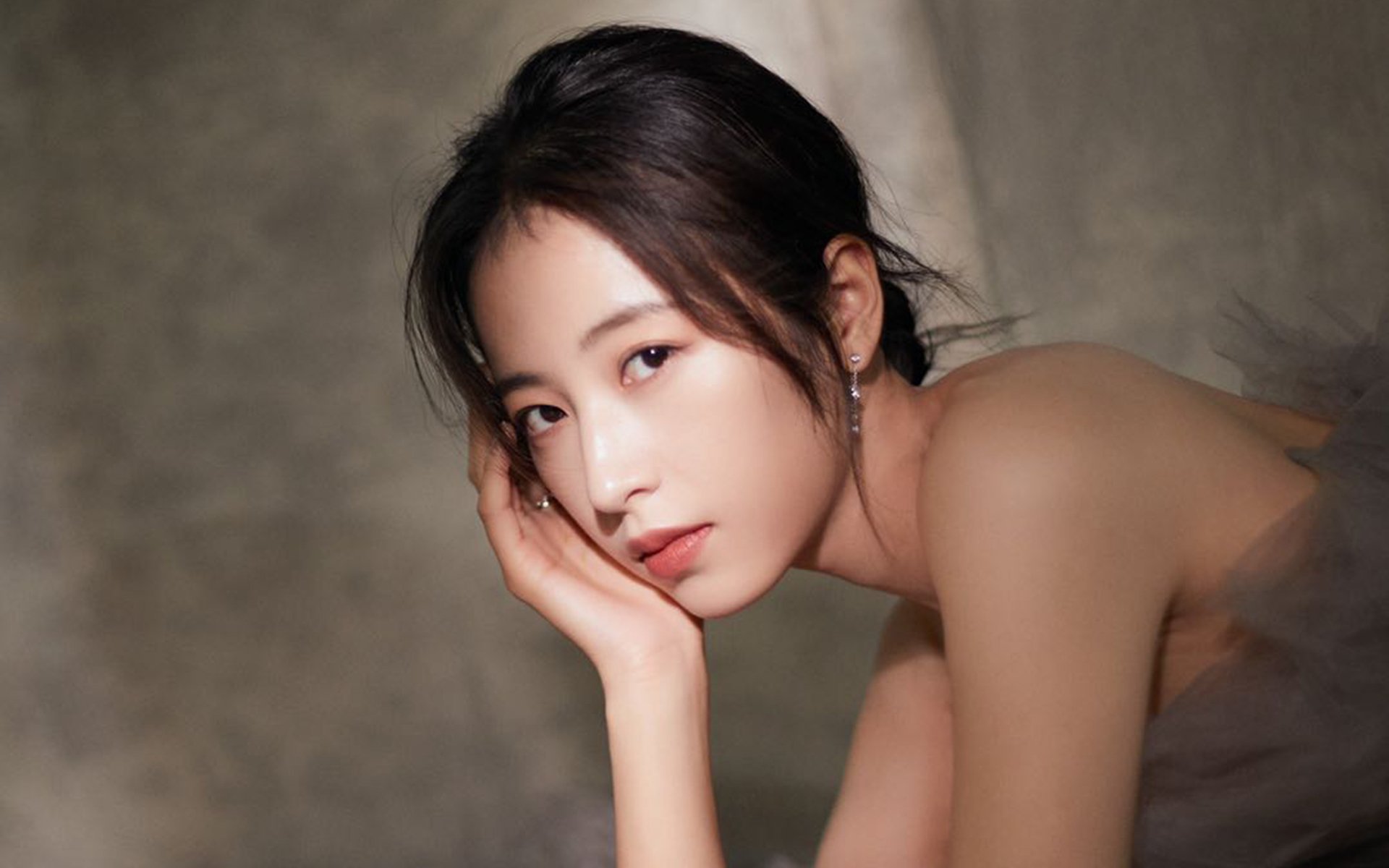 德里赫特爆发,从阿贾克斯到慕尼黑,一次防守美学的当代胜利—兼论巴西巅峰对决与AC米兰的战术暗合