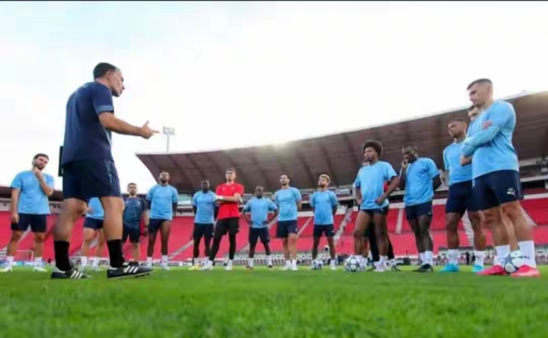 欧冠淘汰赛焦点战，上海队强压开拓者